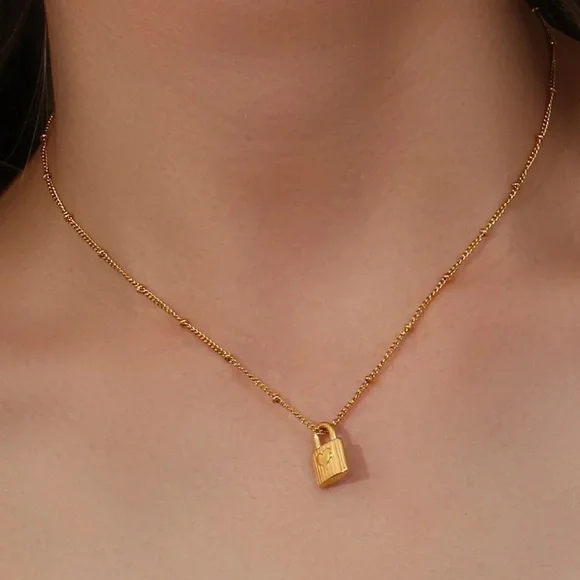 18k Gold Love Engraved Heart Lock Pendant Necklace, nice Necklace, cute Necklace - Picture 3 of 7